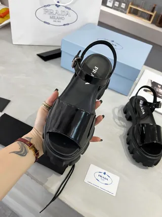 Prada Cloudbust কালো পেটেন্ট গ্লাডিয়েটর স্যান্ডেল 7