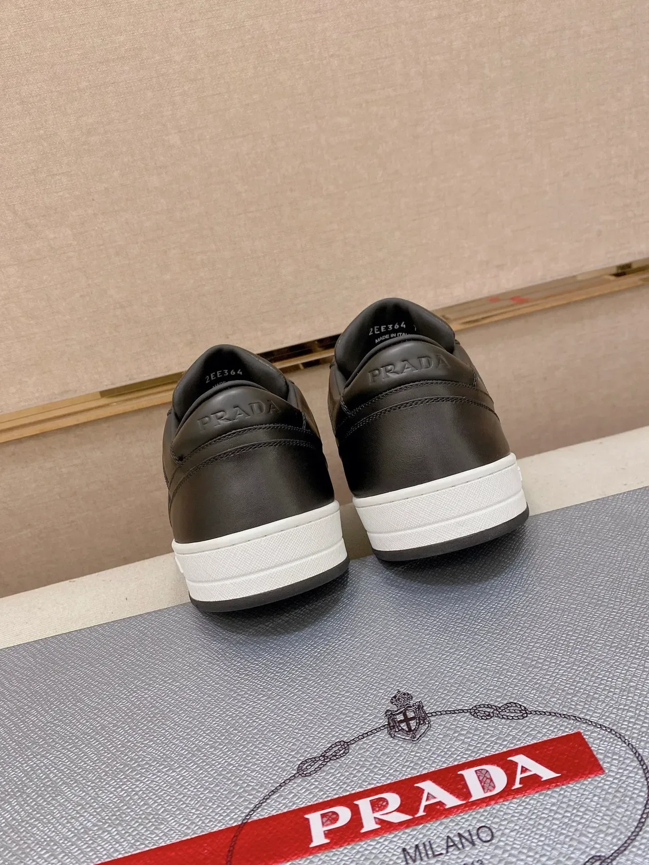 Prada Cloudbust zapatillas lifestyle negro blanco cuero superior tapa del dedo perforada 3