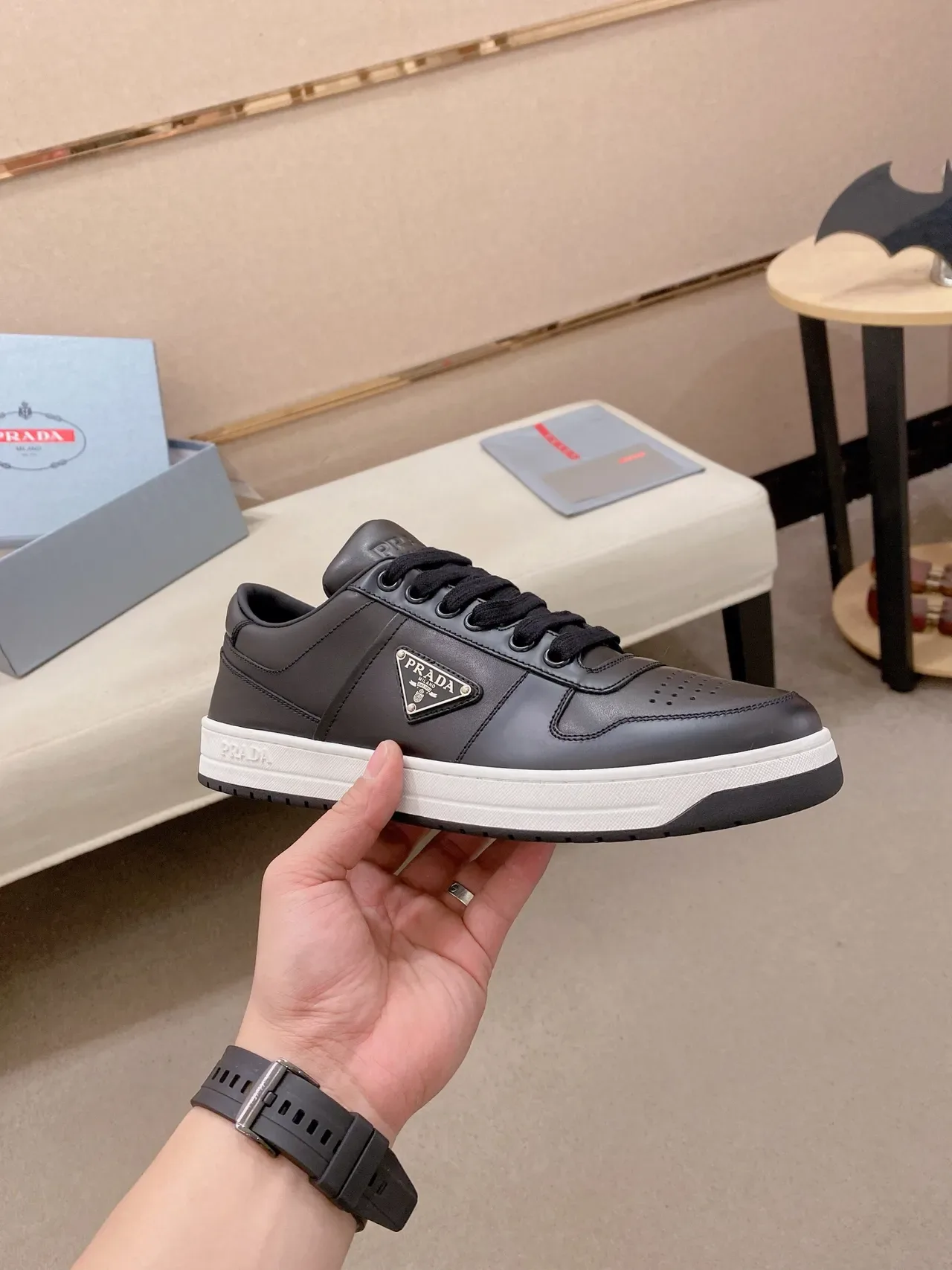 Prada Cloudbust zapatillas lifestyle negro blanco cuero superior tapa del dedo perforada 4