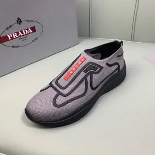 Prada Cloudbust 灰色和黑色 易穿式生活风格运动鞋