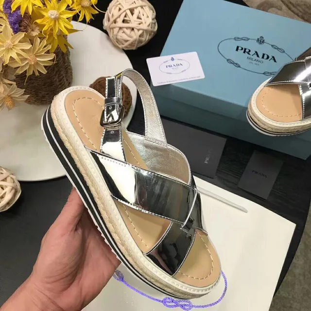 Prada Cloudbust فضي بيج معدني حزام متقاطع فام كاجوال صندل 2