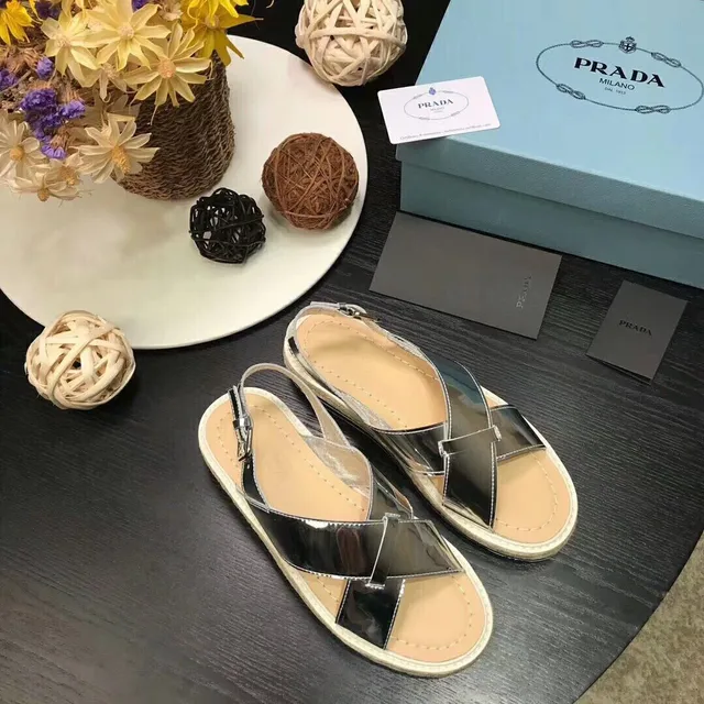 Prada Cloudbust فضي بيج معدني حزام متقاطع فام كاجوال صندل 4