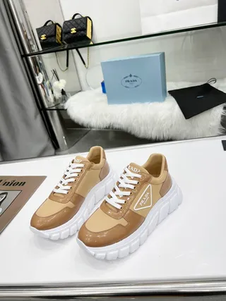 Prada Cloudbust حذاء رياضي بني وأبيض كبير الحجم 5
