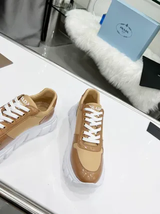 Prada Cloudbust حذاء رياضي بني وأبيض كبير الحجم 6