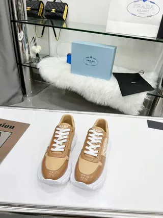 Prada Cloudbust حذاء رياضي بني وأبيض كبير الحجم 7