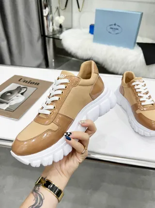 Prada Cloudbust حذاء رياضي بني وأبيض كبير الحجم 8