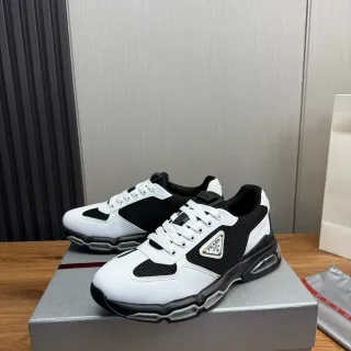 Prada Cloudbust Tênis de Couro com Malha Branco e Preto de Sola Grossa