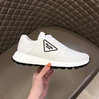 Prada Cloudbust 白黑低帮仿皮革面料生活休闲鞋