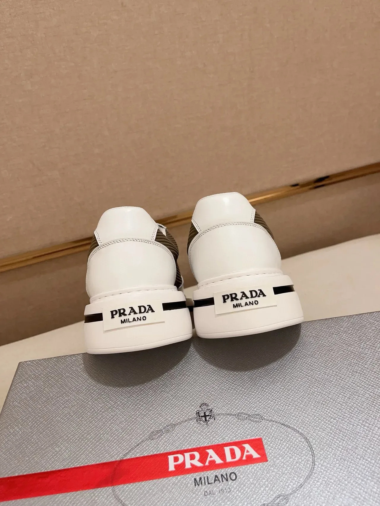 Prada Cloudbust 白色棕色平台鞋底 针织纺织覆盖 生活方式运动鞋 3