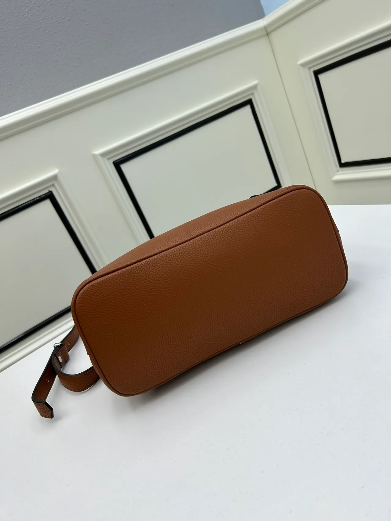 Prada Galleria 棕色压纹皮革提把手提袋 4