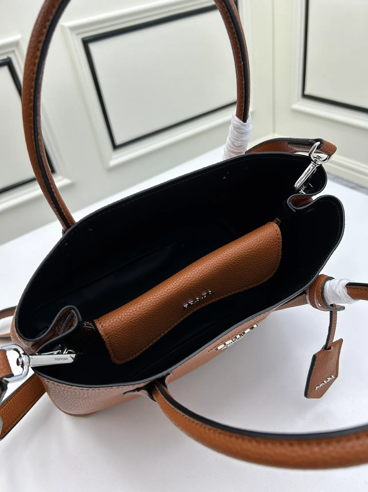 Prada Galleria 棕色压纹皮革提把手提袋 6