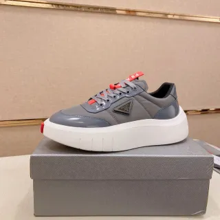 Prada भूरा लाल प्लेटफॉर्म सोल चमकदार पेटेंट टो कैप मोटी स्नीकर