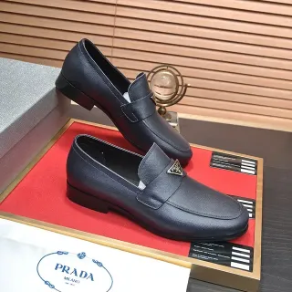 प्राडा नेवी टेक्स्चर्ड लेदर Penny Loafer