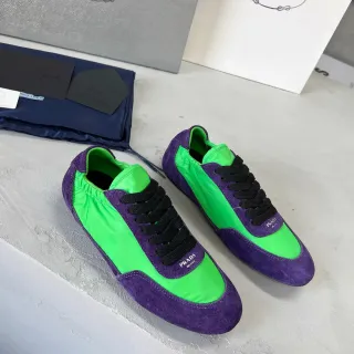 Prada Tênis Lifestyle Low-Top com Painéis de Camurça e Nylon em Roxo e Verde
