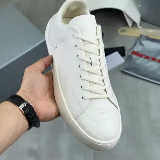 Prada 白色极简皮革生活方式运动鞋