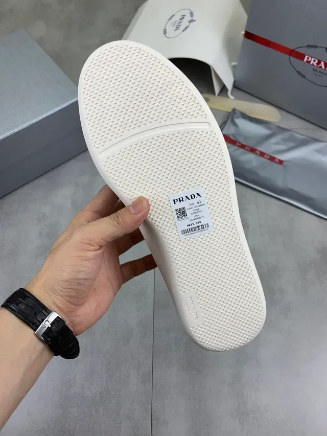 Prada 白色极简皮革生活方式运动鞋 2
