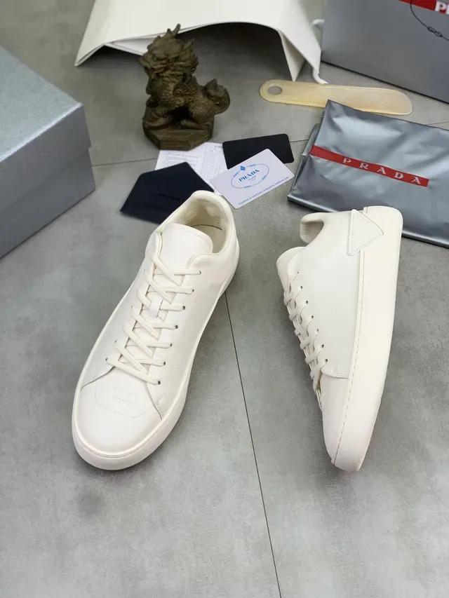 Prada 白色极简皮革生活方式运动鞋 5