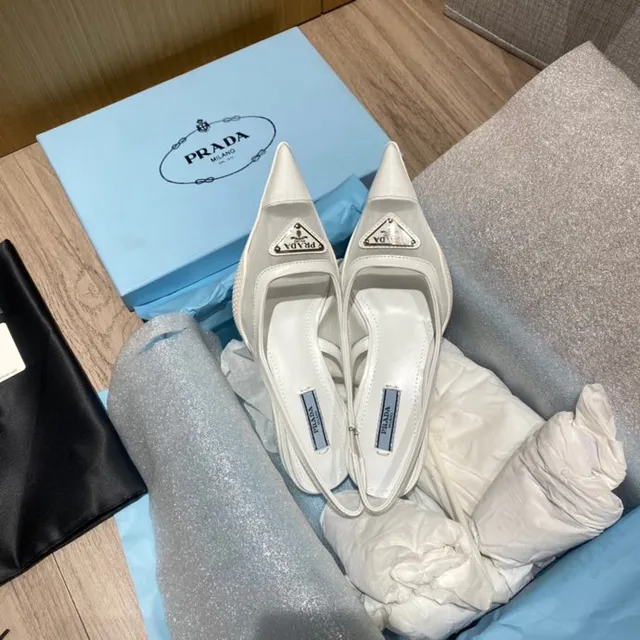 Prada blanco transparente punta de aguja Slingback Pump 2