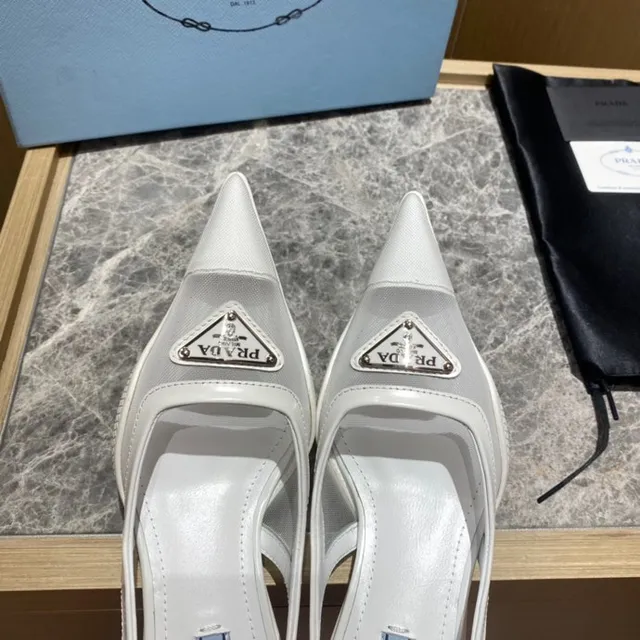 Prada blanco transparente punta de aguja Slingback Pump 5