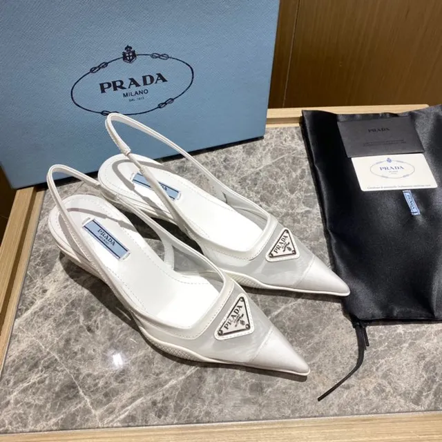 Prada blanco transparente punta de aguja Slingback Pump 8