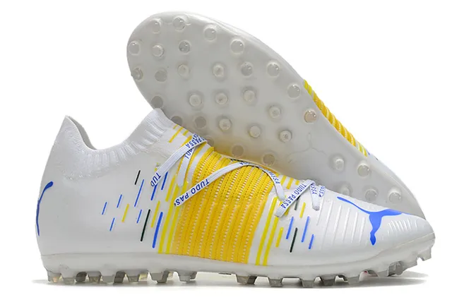 Puma Future Z Chaussures de football orange et jaune avec upper en knit, ajustement sock-fit, cage à lacets intégrée, terrain ferme 5