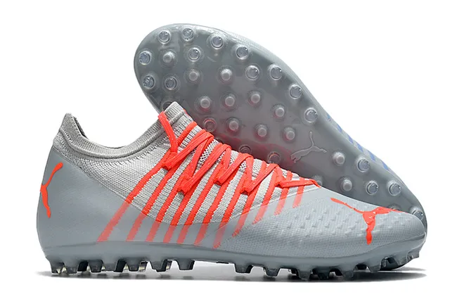 Puma Future Z Chaussures de football orange et jaune avec upper en knit, ajustement sock-fit, cage à lacets intégrée, terrain ferme 21