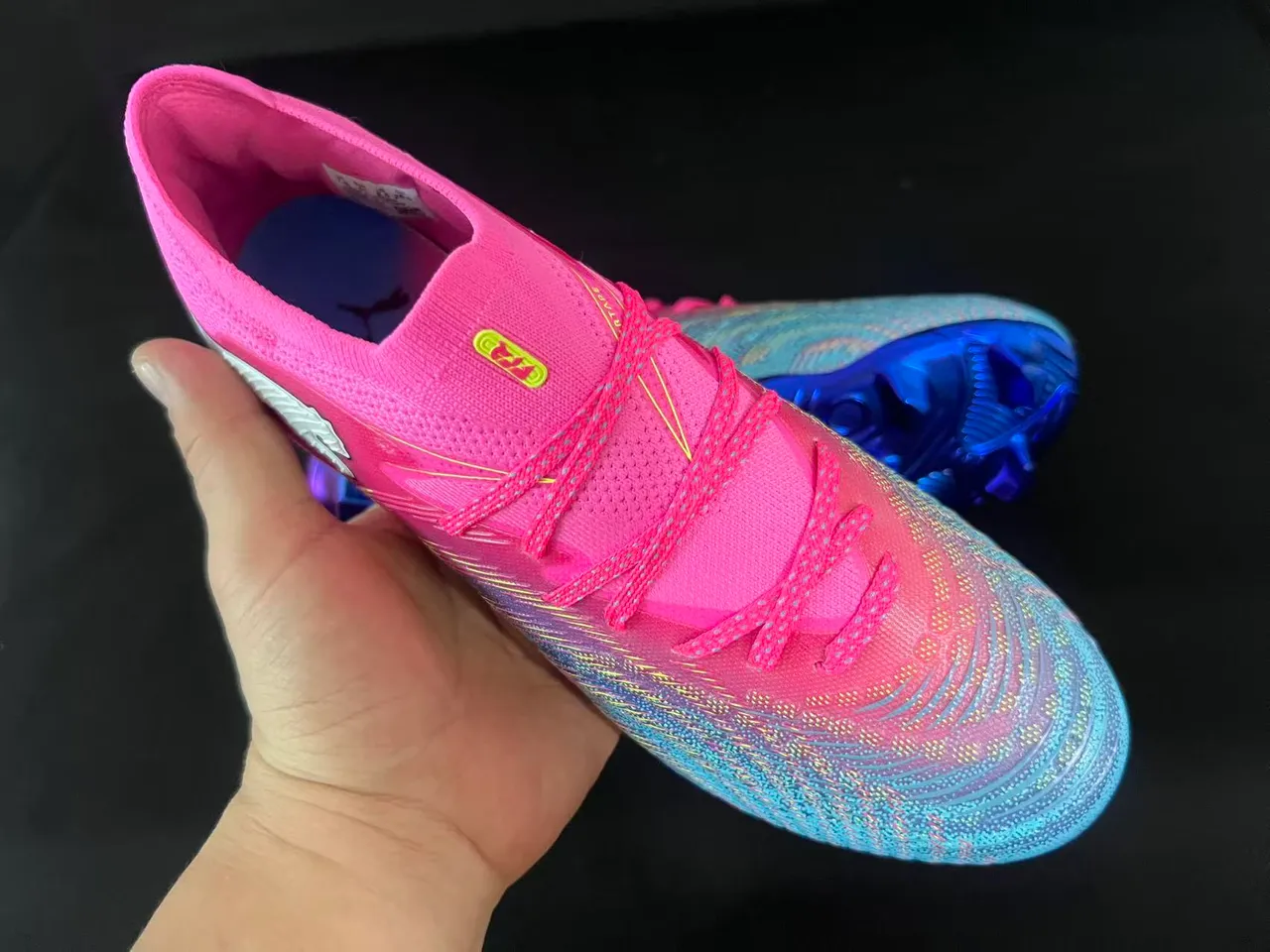 Puma Future Z 粉蓝低帮合成革面渐变配色 Firm-Ground 足球鞋 5