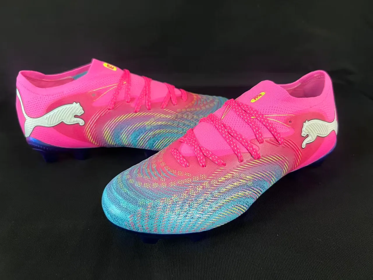 Puma Future Z 粉蓝低帮合成革面渐变配色 Firm-Ground 足球鞋 7