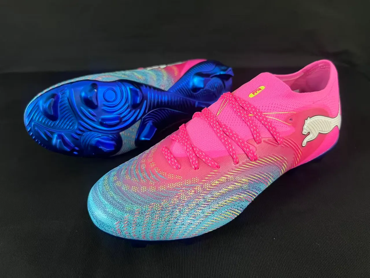 Puma Future Z 粉蓝低帮合成革面渐变配色 Firm-Ground 足球鞋 9