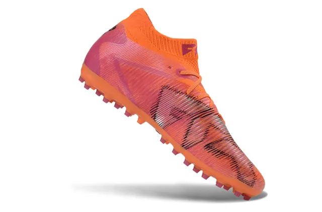 Puma Sapatos de futebol de grama artificial laranja rosa com sobreposição sintética no antepé, gola de malha ribeteada, corte alto 2
