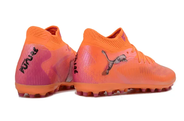 Puma Sapatos de futebol de grama artificial laranja rosa com sobreposição sintética no antepé, gola de malha ribeteada, corte alto 5