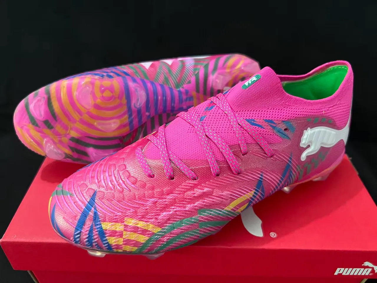 Puma गुलाबी बहुरंगी कम कट बुनाई ऊपरी असममित लेसिंग फर्म ग्राउंड फुटबॉल जूते 8