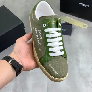 Saint Laurent आर्मी ग्रीन व्हाइट कैनवास एंड चमड़ा पैनल कंस्ट्रक्शन हैंडराइटन-स्टाइल ब्रांडिंग लाइफस्टाइल स्नीकर