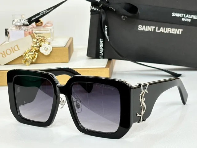 Saint Laurent Loulou Óculos de Sol Oversized Quadrado Preto e Branco Acetato Marmolado 4