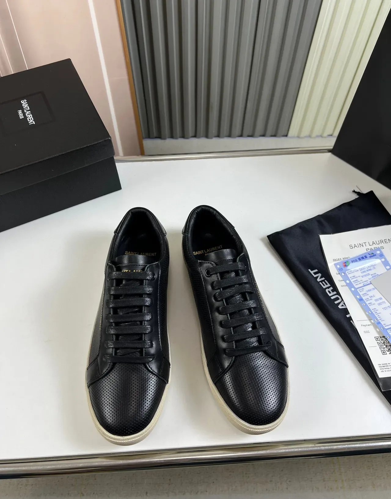 Saint Laurent Niki Black Beige পারফোরেটেড লেদার উপরের অংশ Gold Logo Branding লाइफस्टाइল স্নिकার্স 8