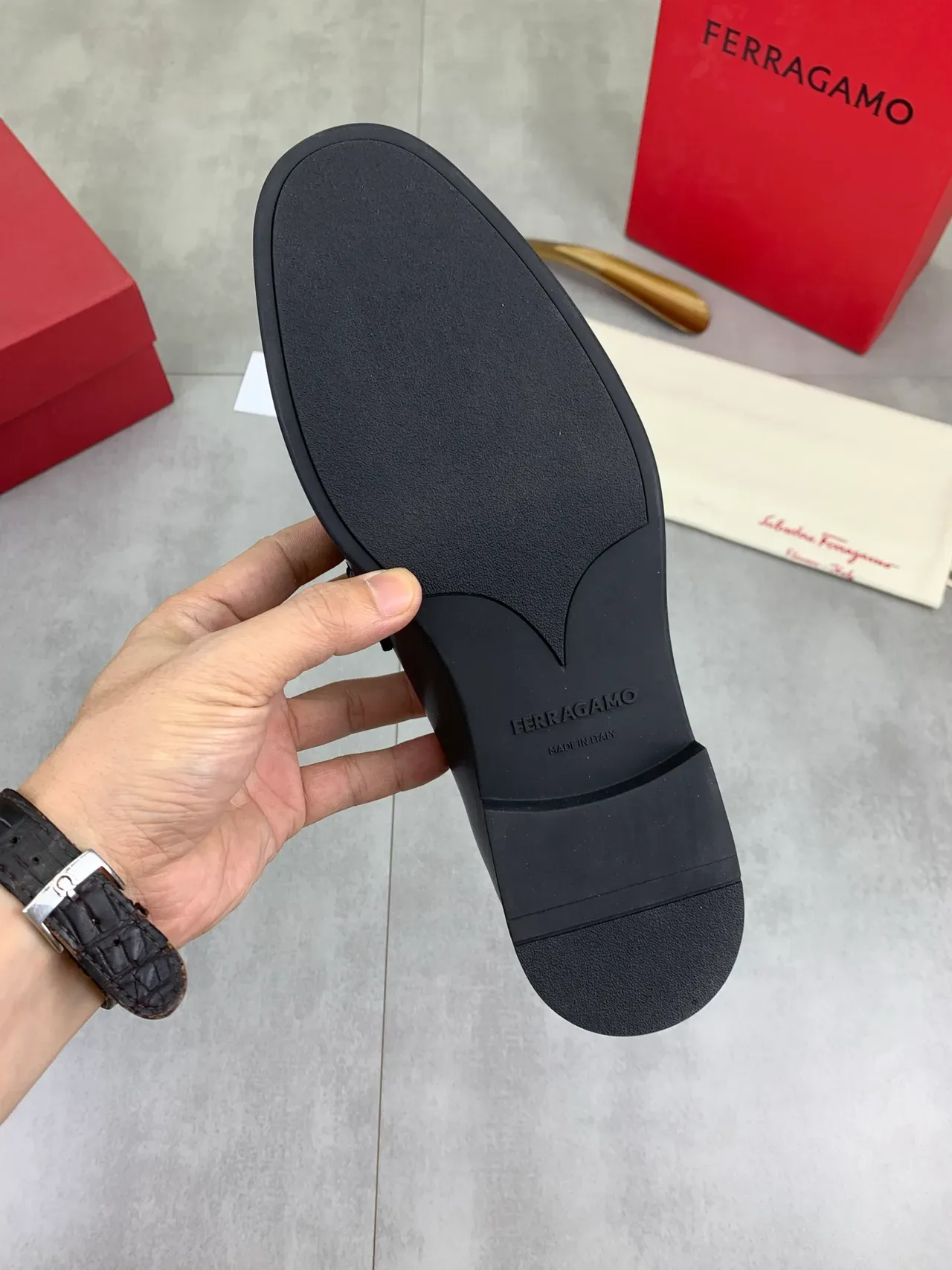 Salvatore Ferragamo Gancini Mocassins en cuir noir à bout carré 3