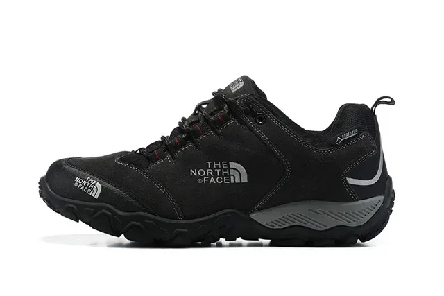 The North Face काला ग्रे स्यूड एंड मेश अपर आक्रामक बहु-दिशात्मक ट्रेड स्नीकर 2