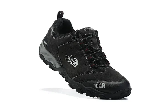 The North Face काला ग्रे स्यूड एंड मेश अपर आक्रामक बहु-दिशात्मक ट्रेड स्नीकर 4