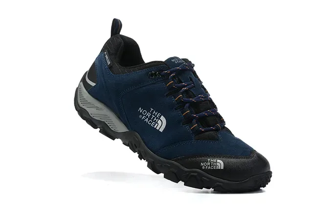 The North Face काला ग्रे स्यूड एंड मेश अपर आक्रामक बहु-दिशात्मक ट्रेड स्नीकर 11