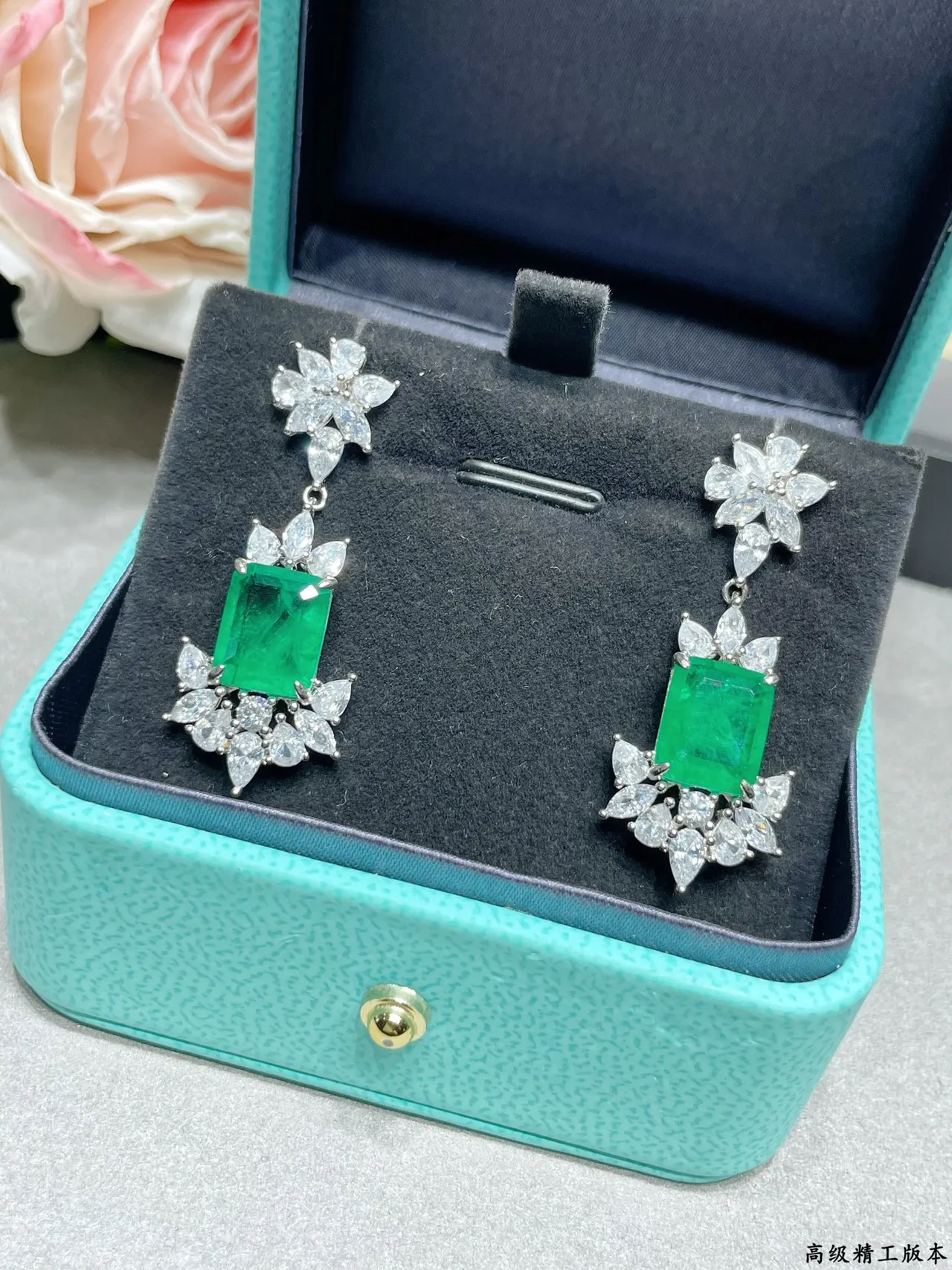 Tiffany & Co. 祖母绿和钻石花朵垂坠耳环 4