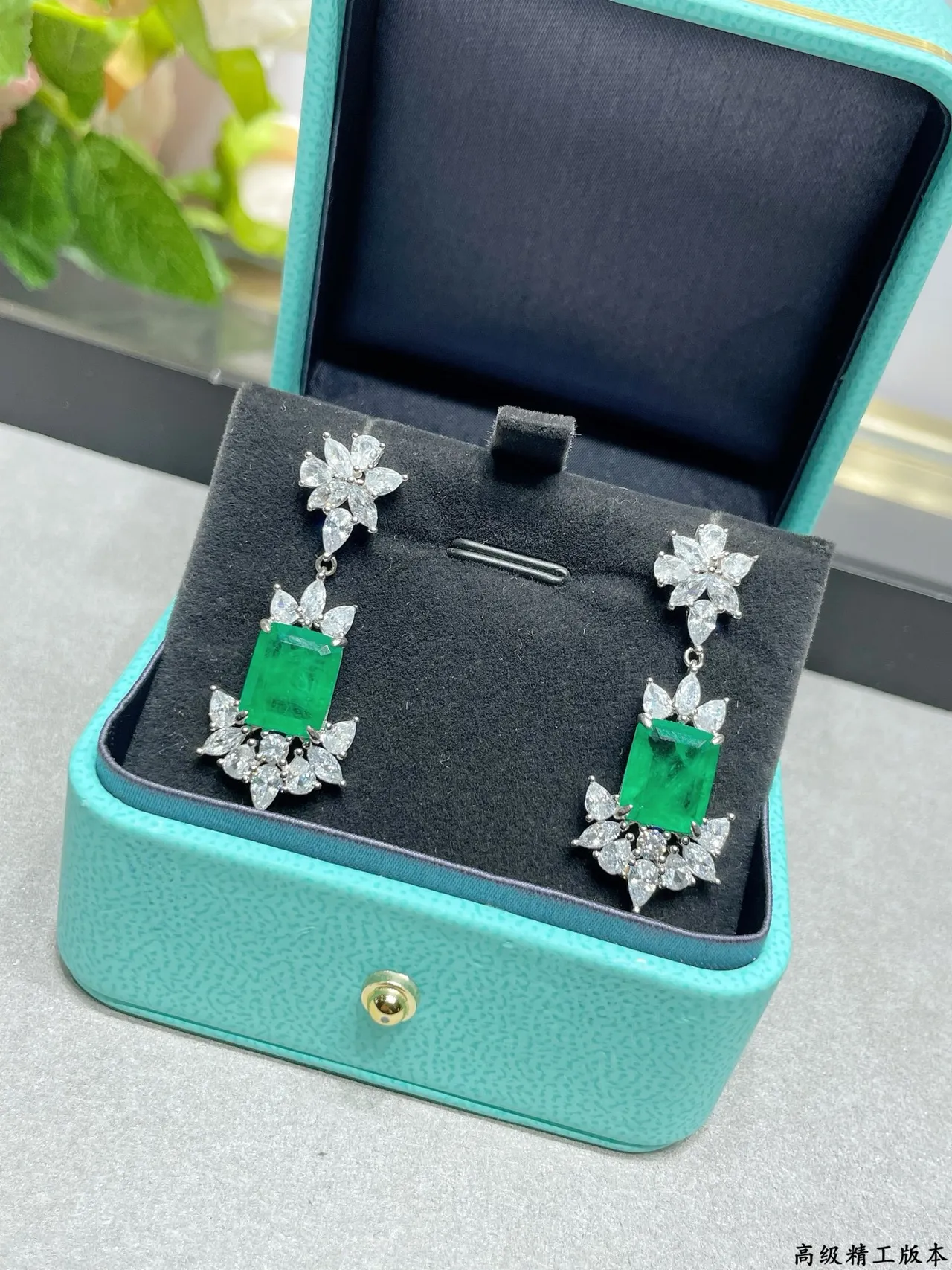 Tiffany & Co. 祖母绿和钻石花朵垂坠耳环 5