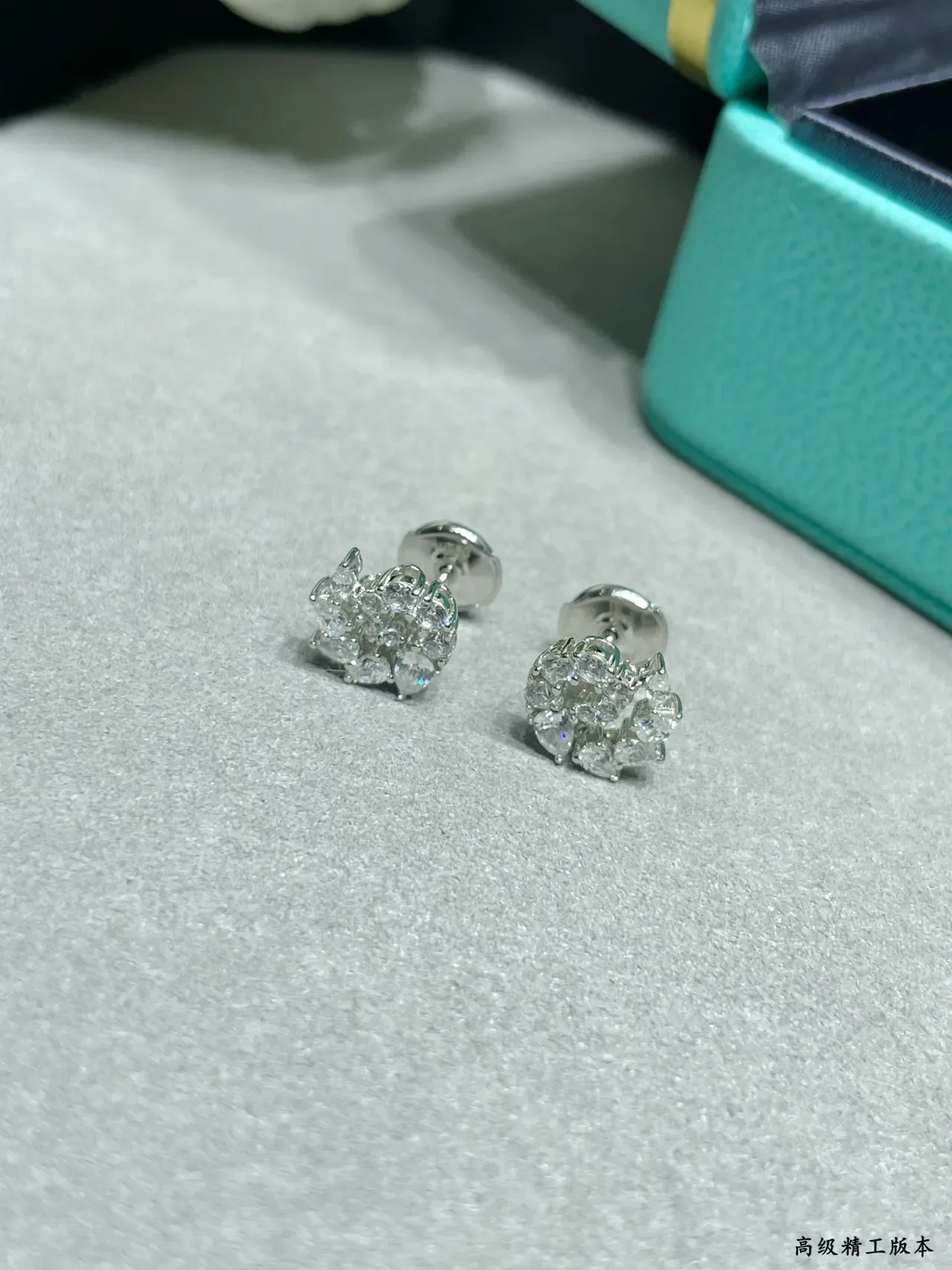 Tiffany & Co. ফ্লোরাল ডায়মন্ড ক্লাস্টার স্টাড কানের দুল 4