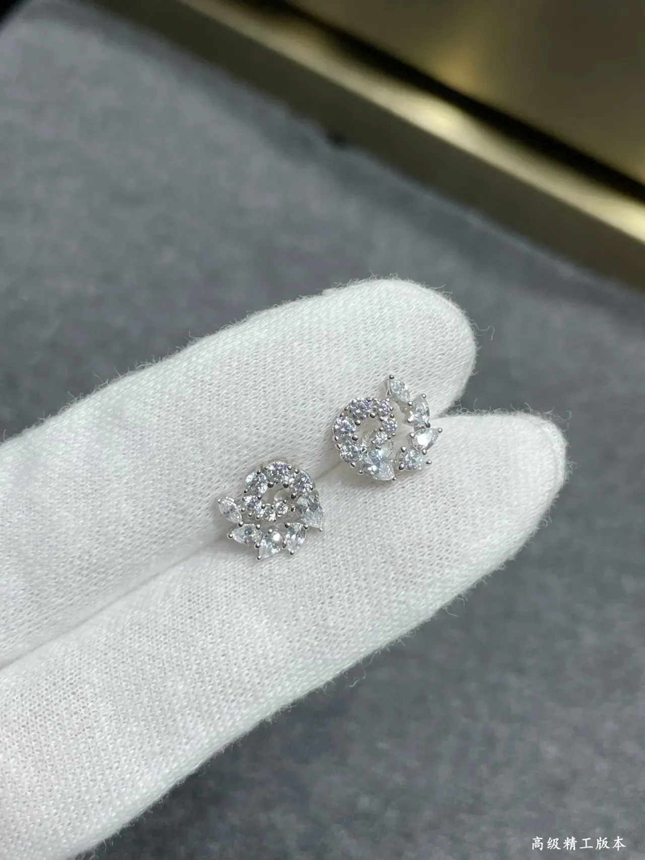 Tiffany & Co. ফ্লোরাল ডায়মন্ড ক্লাস্টার স্টাড কানের দুল 5