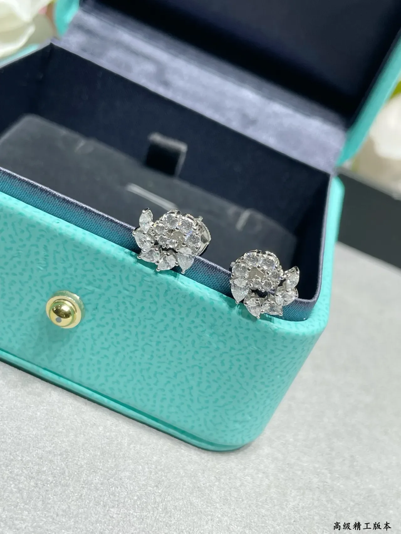 Tiffany & Co. ফ্লোরাল ডায়মন্ড ক্লাস্টার স্টাড কানের দুল 6