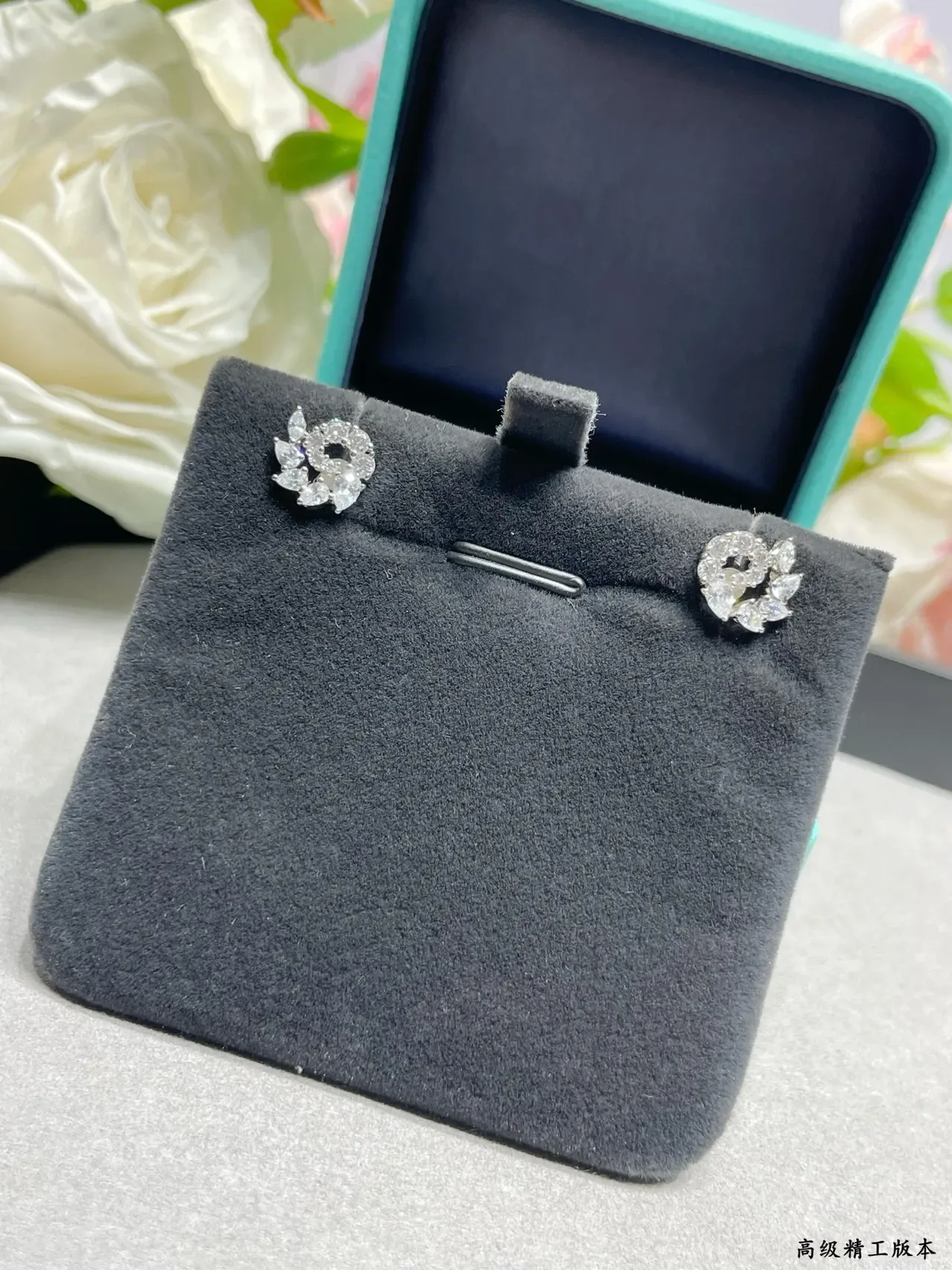 Tiffany & Co. ফ্লোরাল ডায়মন্ড ক্লাস্টার স্টাড কানের দুল 7