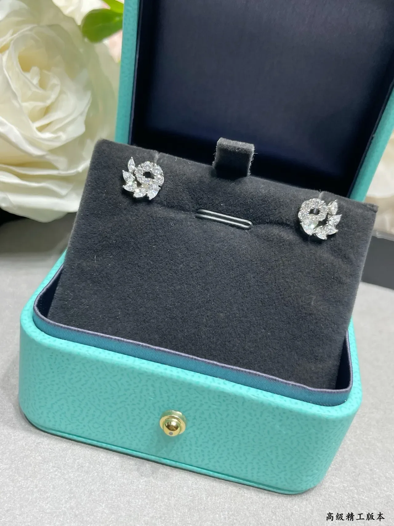 Tiffany & Co. ফ্লোরাল ডায়মন্ড ক্লাস্টার স্টাড কানের দুল 8