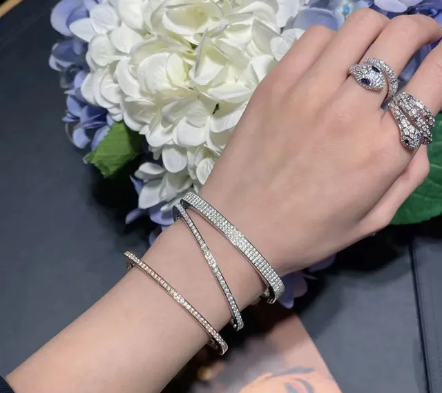 Tiffany & Co. सोना चाँदी हिंग्ड कंगन पावे डायमंड टॉप किनारा ब्रेसलेट 3