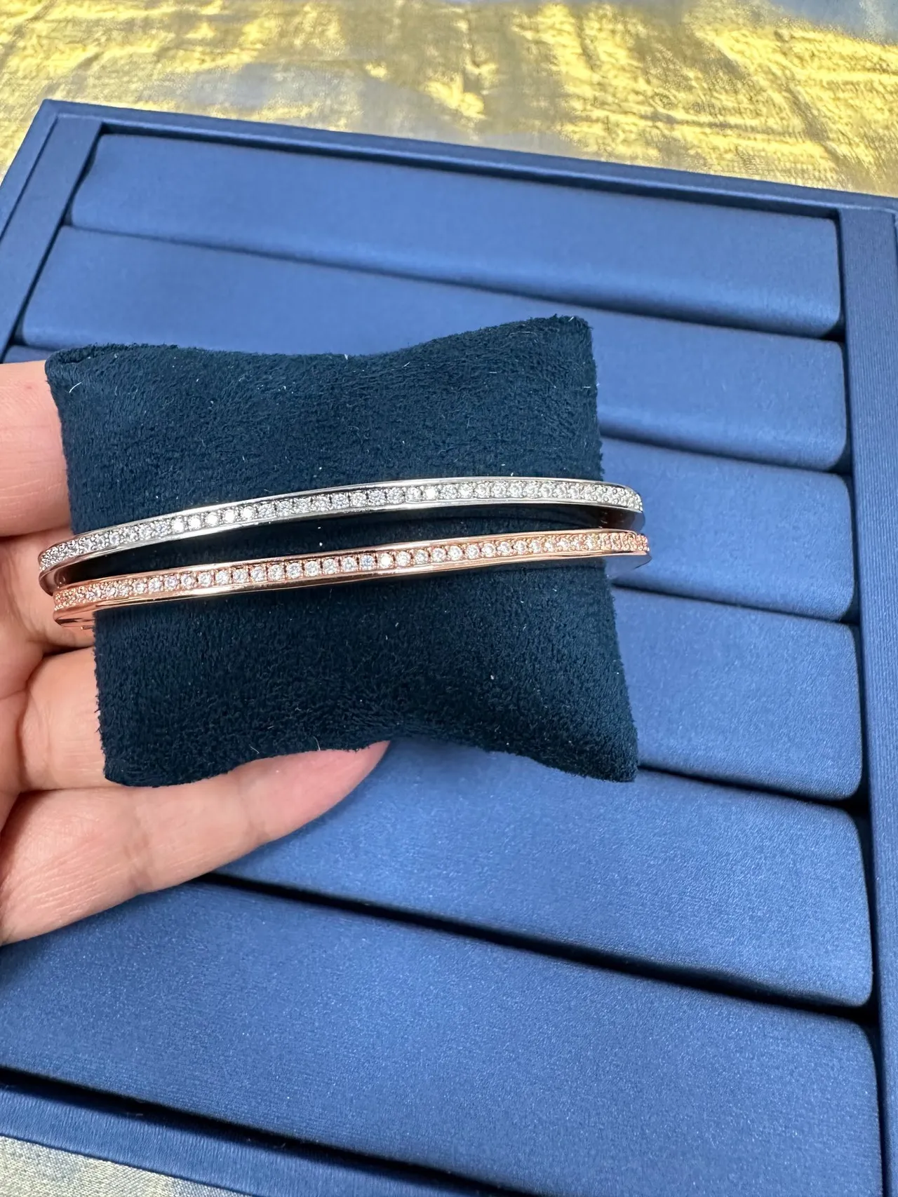 Tiffany & Co. सोना चाँदी हिंग्ड कंगन पावे डायमंड टॉप किनारा ब्रेसलेट 5