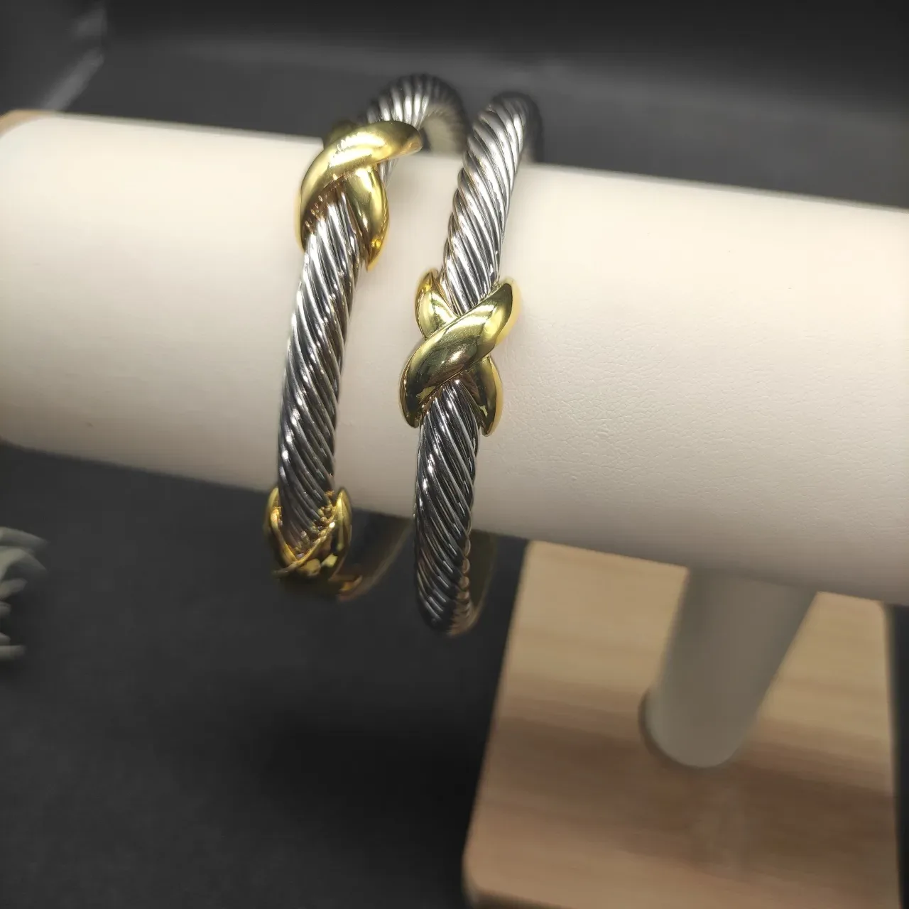 Tiffany & Co. HardWear سوار كابل ملتوي ثنائي اللون ذهبي وفضي 2