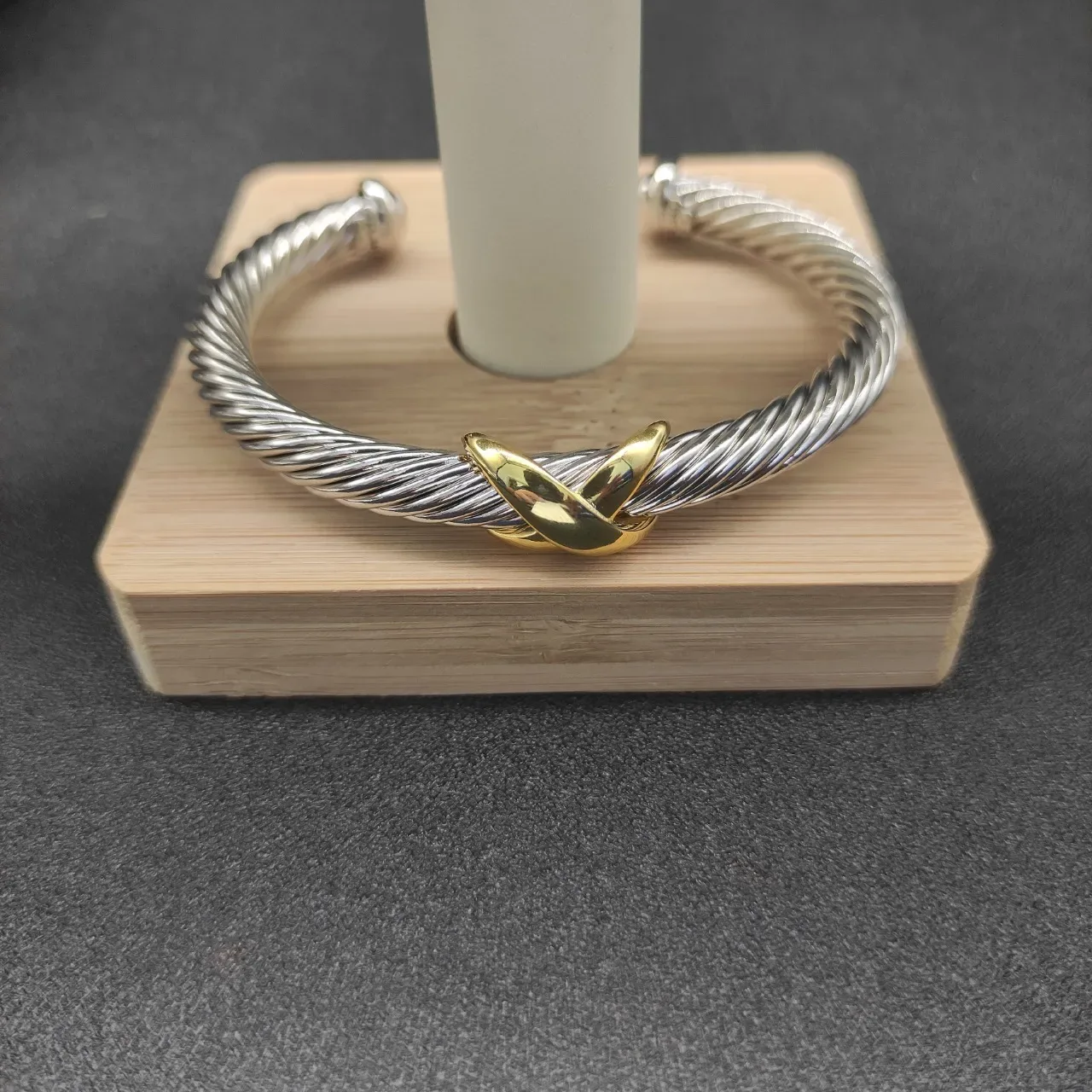 Tiffany & Co. HardWear سوار كابل ملتوي ثنائي اللون ذهبي وفضي 4